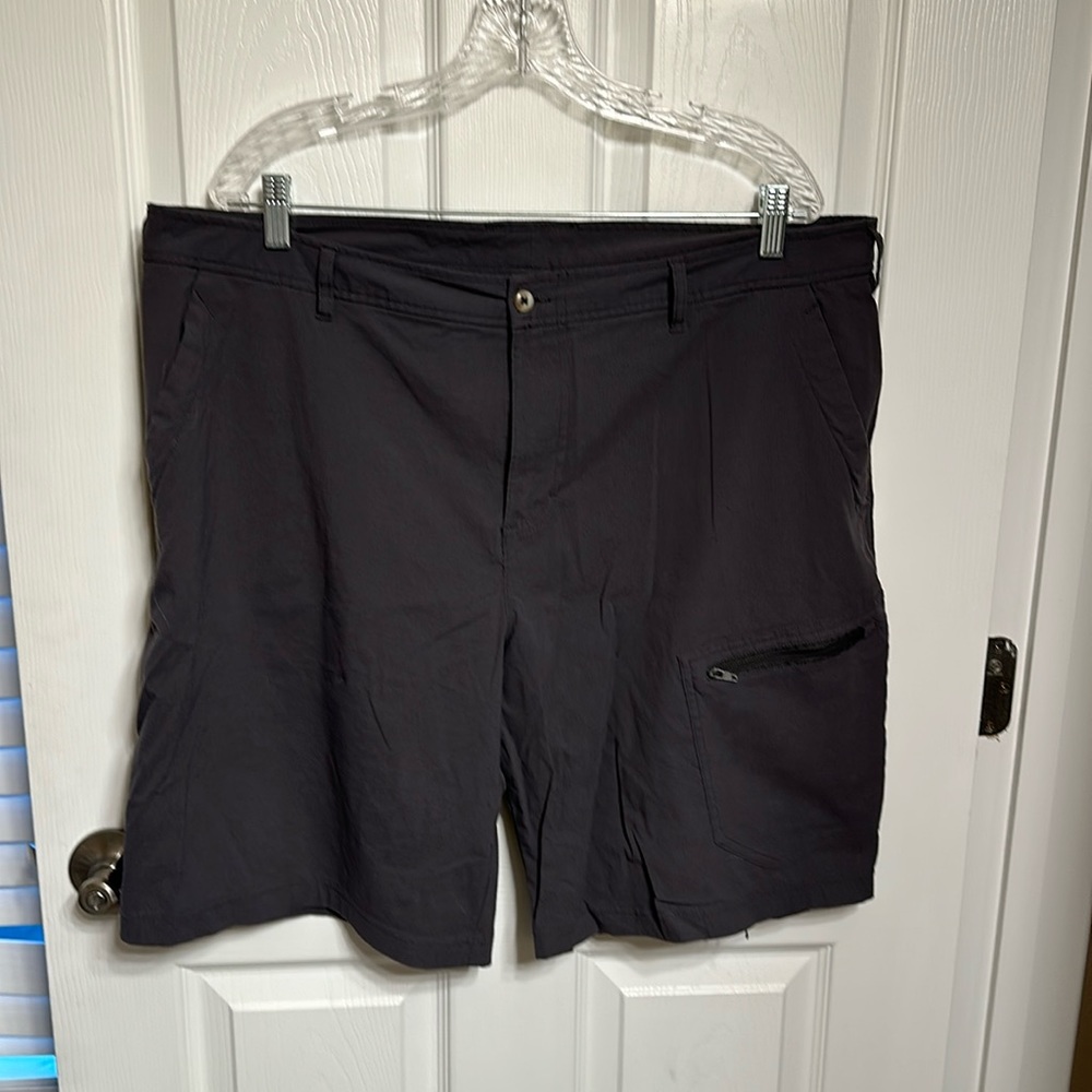 Men’s Champion dark gray shorts